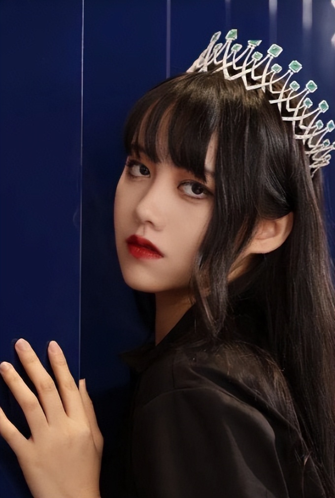 21岁女大学生假装名媛,21岁大学生假扮名媛