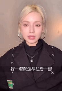 冬天搭配棉衣围巾系法,冬天比较惊艳的穿搭围巾