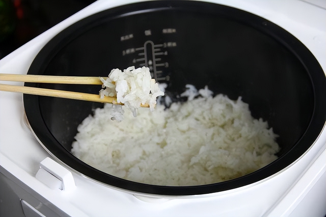 电饭煲贵的和便宜的什么区别,电饭煲贵的和便宜的有什么区别