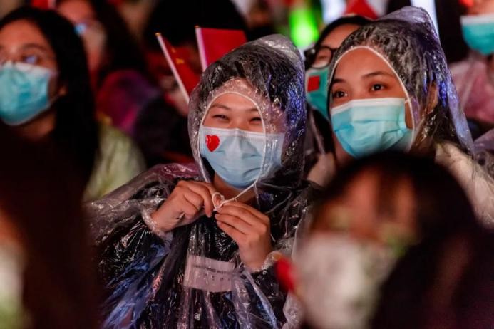 上课时学化妆,上课学化妆