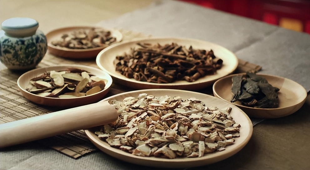 想要治好甲减，不能单单依靠西药，别忘了这个办法