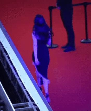 热巴翘臀训练动作,热巴秀长腿