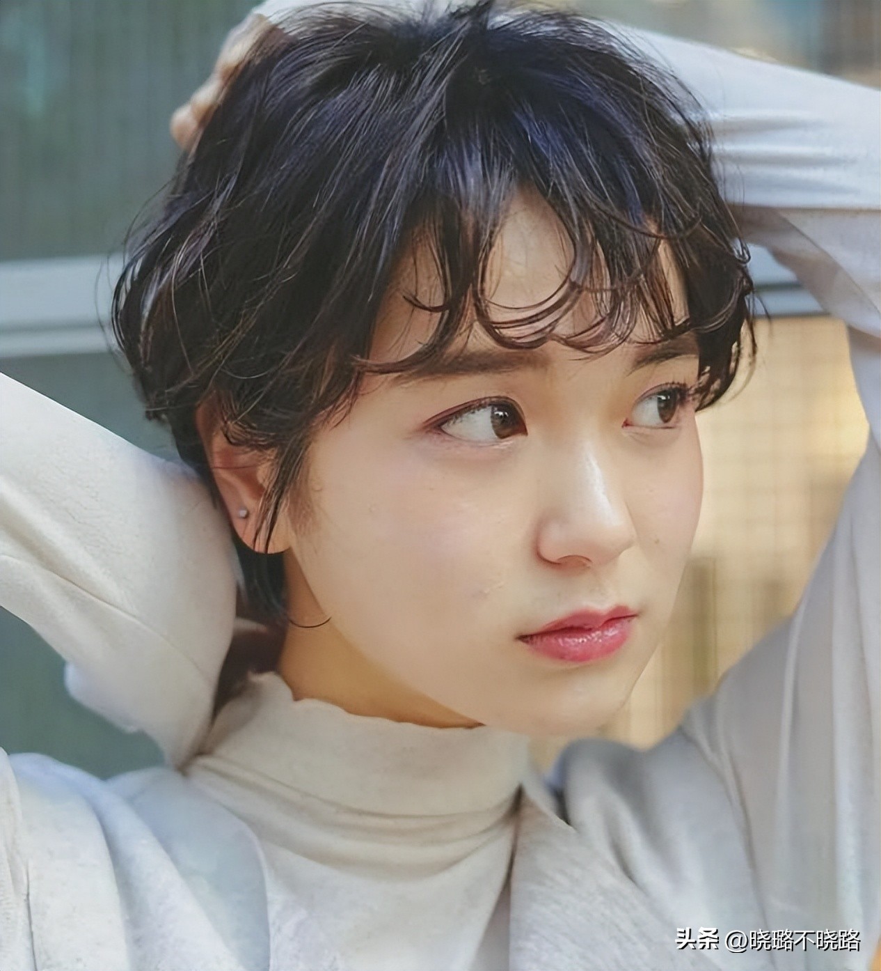 流行女款露耳烫发,2019流行发型中年女烫发