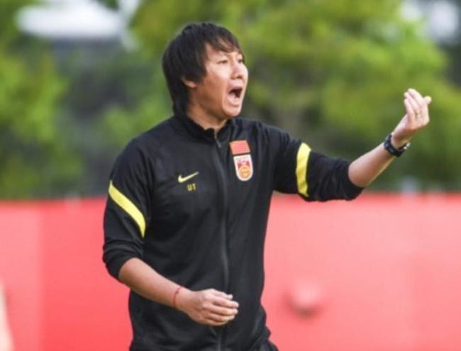 李铁基本确定下课：足协选帅一错再错，不该总摔倒在同一个坑里