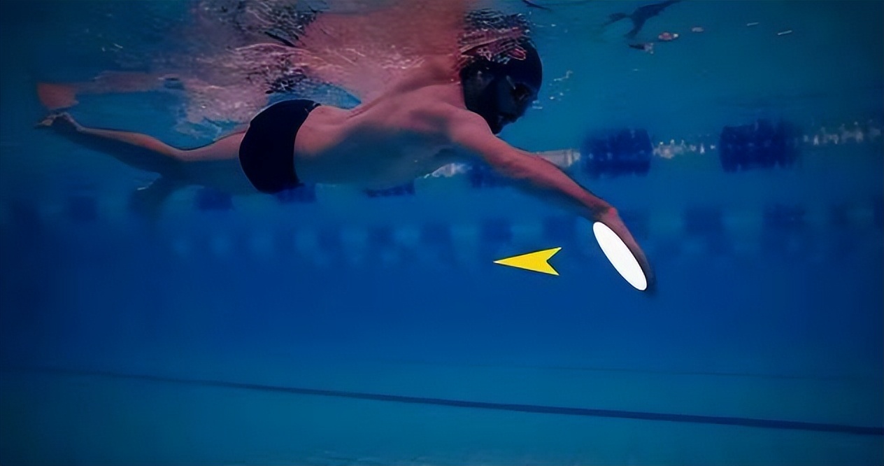 自由泳减阻提速方法,自由泳打腿感觉阻力大什么原因