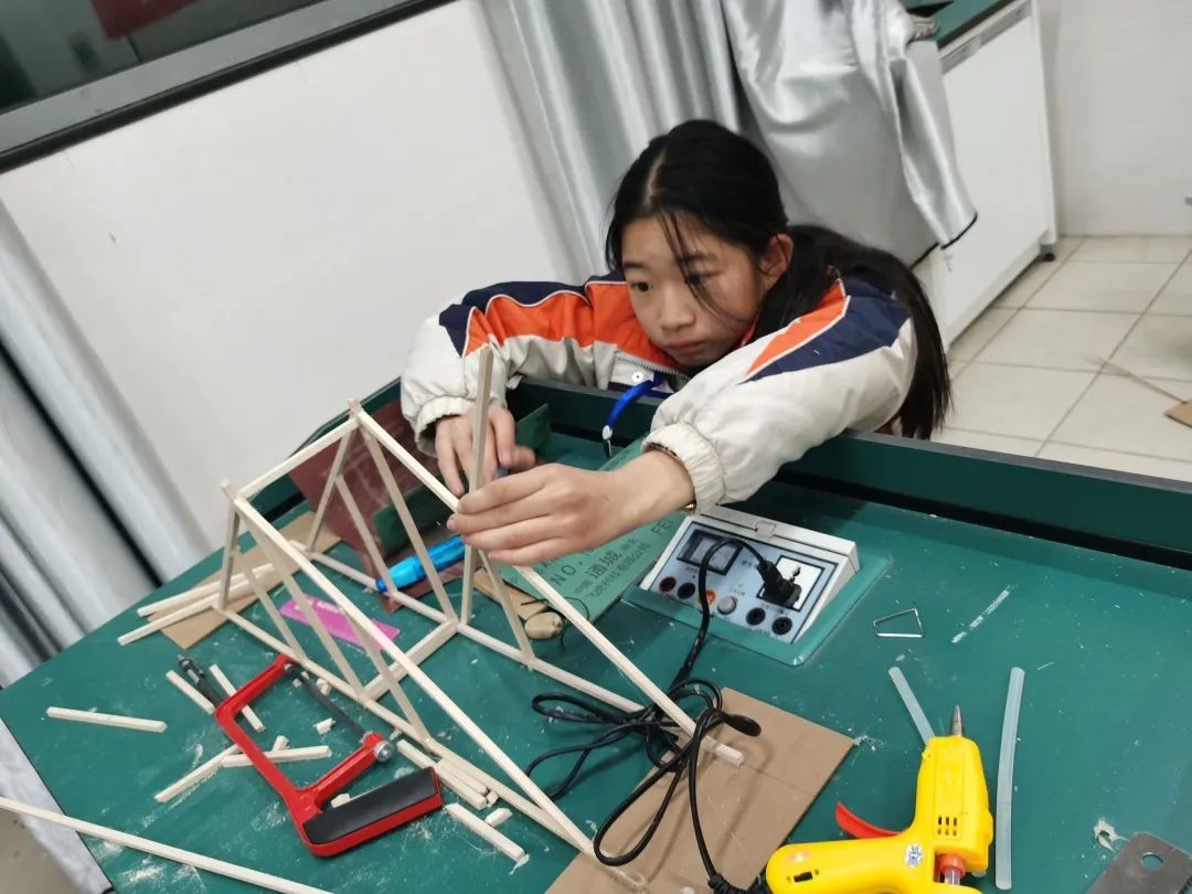 点亮科技梦想！南外河西初级中学学子在各级大赛中摘金夺银