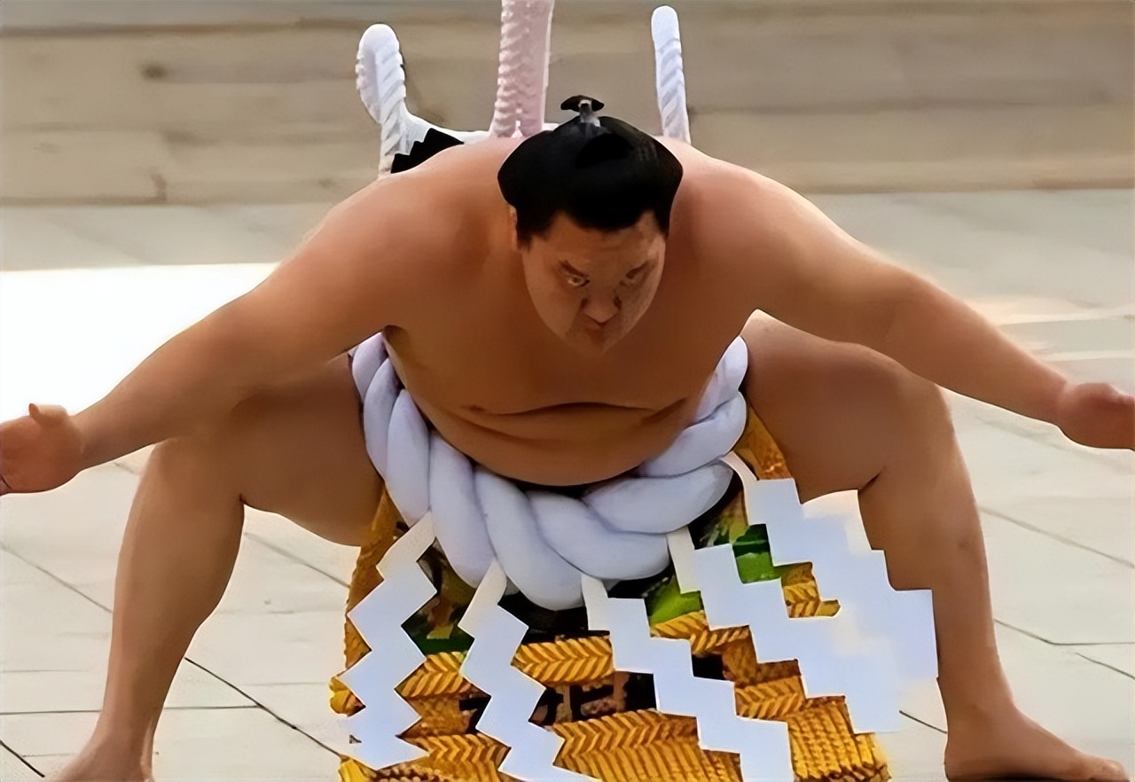 日本女人为什么想嫁给相扑手,日本女人和相扑手的结婚照