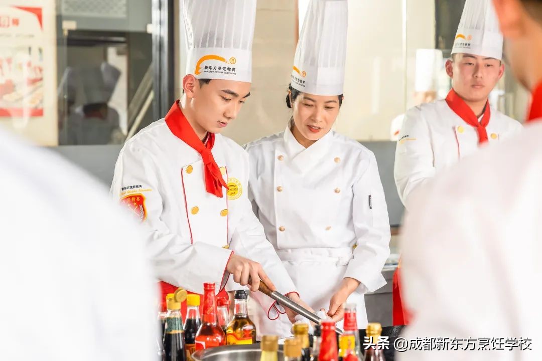 做铁板烧厨师怎么样才有出息,30几岁了还在做厨师有出息吗