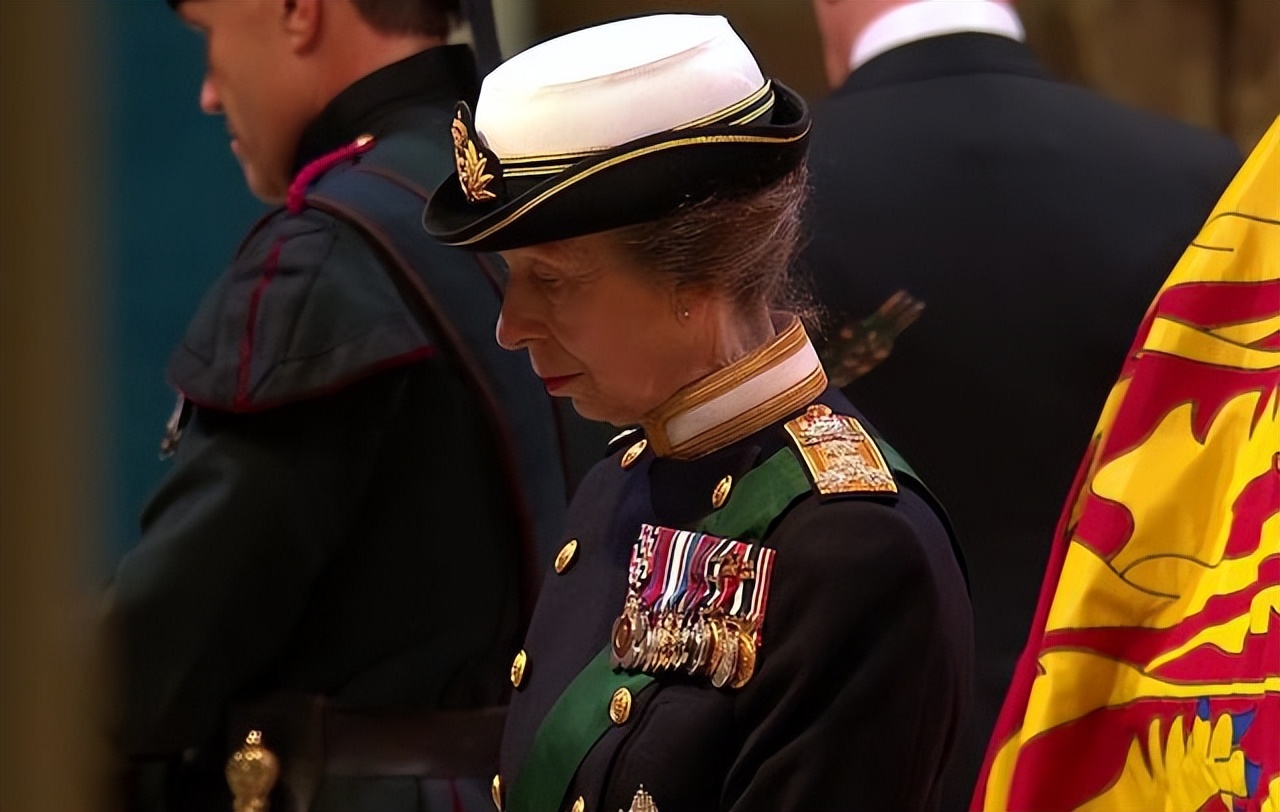 英女王哪一年去世,英女王逝世王室