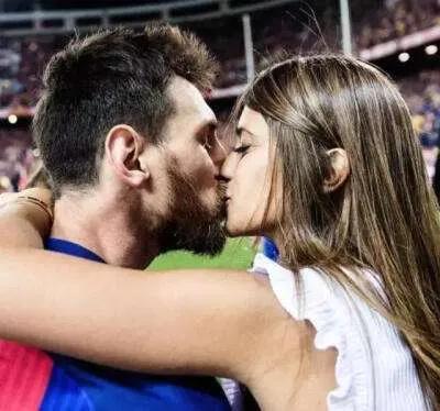 盘点足球场上的令人羡慕的爱情,足球界里让人羡慕的爱情