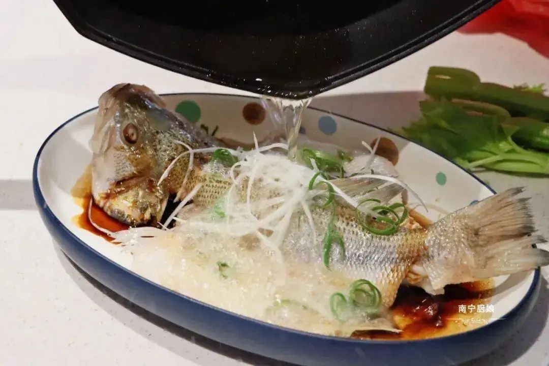 清蒸鱼的做法用盐吗,清蒸鱼加了清蒸豉油要加盐吗