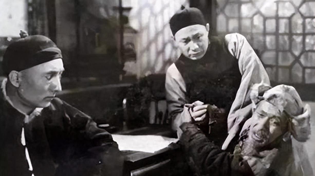 敌人用烧红的火钳从她的阴部直捅到腹腔！英勇牺牲的红军草鞋队长