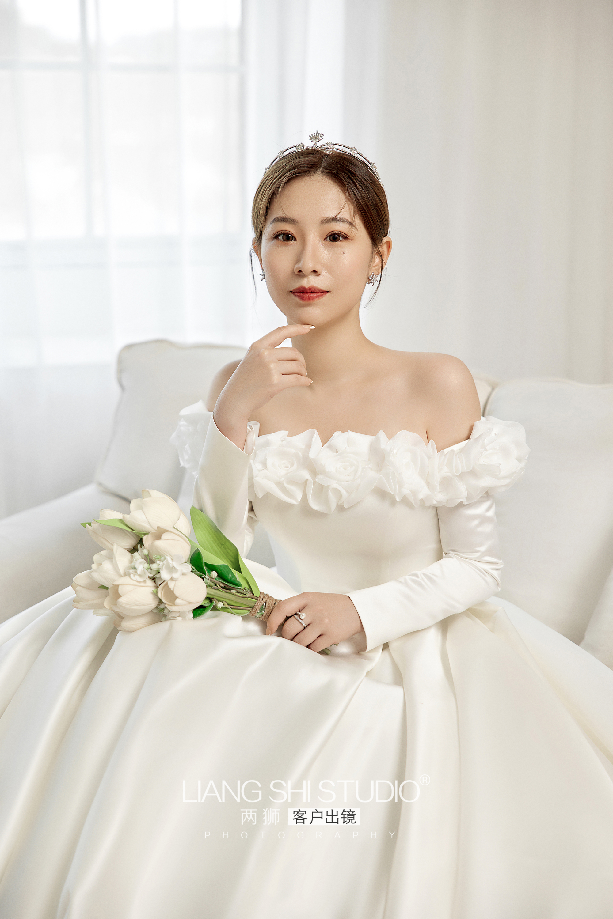 复古婚纱照现代婚纱照,分享一组室内韩式简约婚纱照