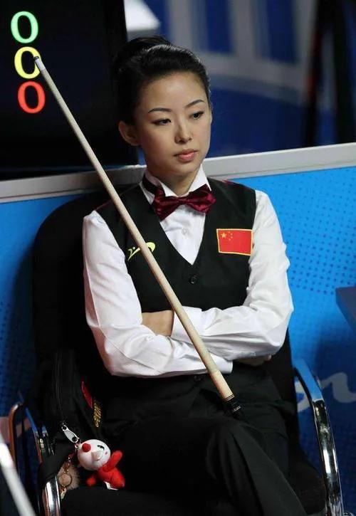 潘晓婷依旧美艳迷人,潘晓婷低调去台球厅