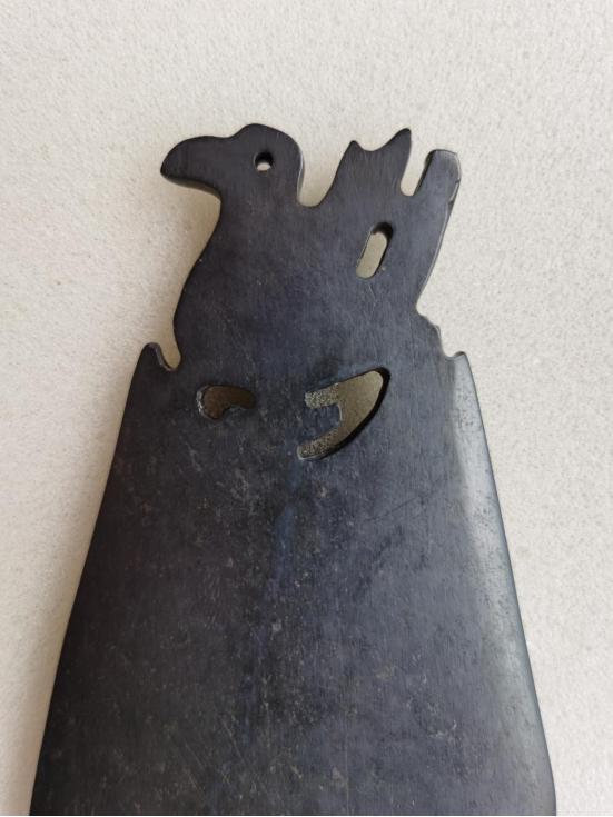 民间收藏的古蜀玉璧图片,馆藏老玉紫水晶玉琮