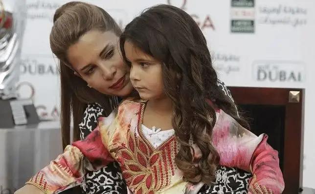 迪拜妻女逃亡 (迪拜酋长的妻女为何要逃离)