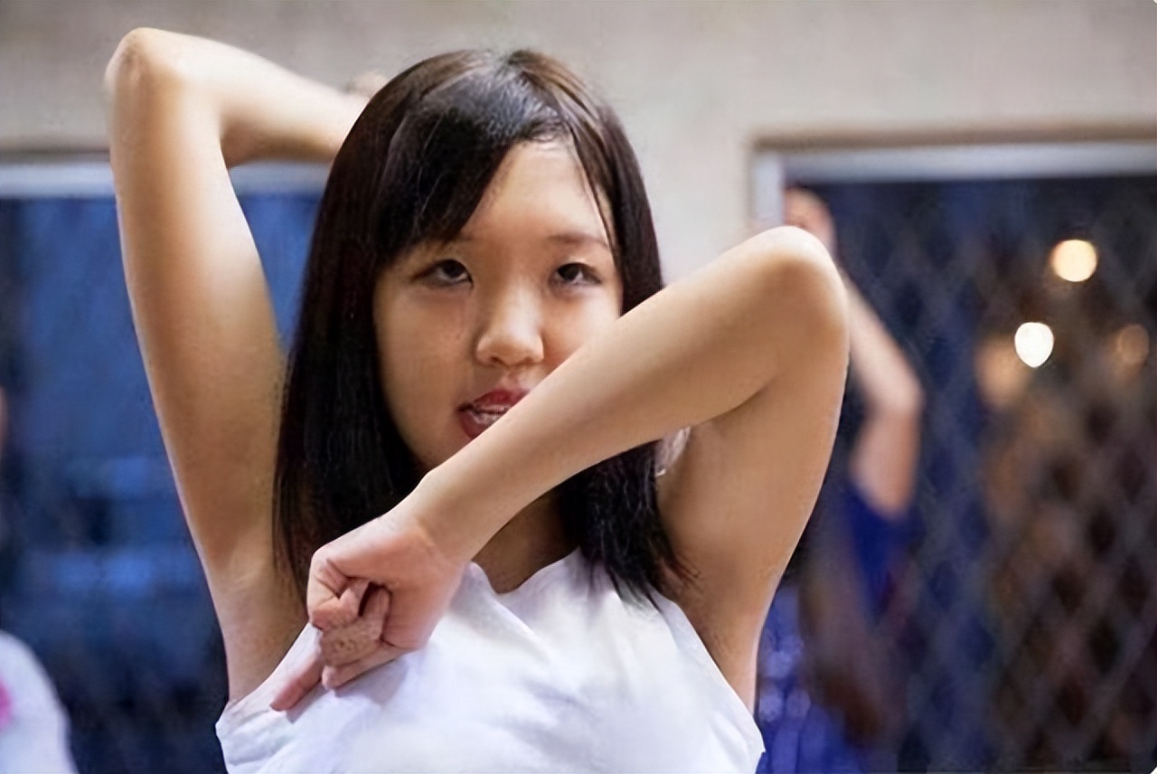 女孩初次例假在多大年龄,女孩第一次例假黄金年龄