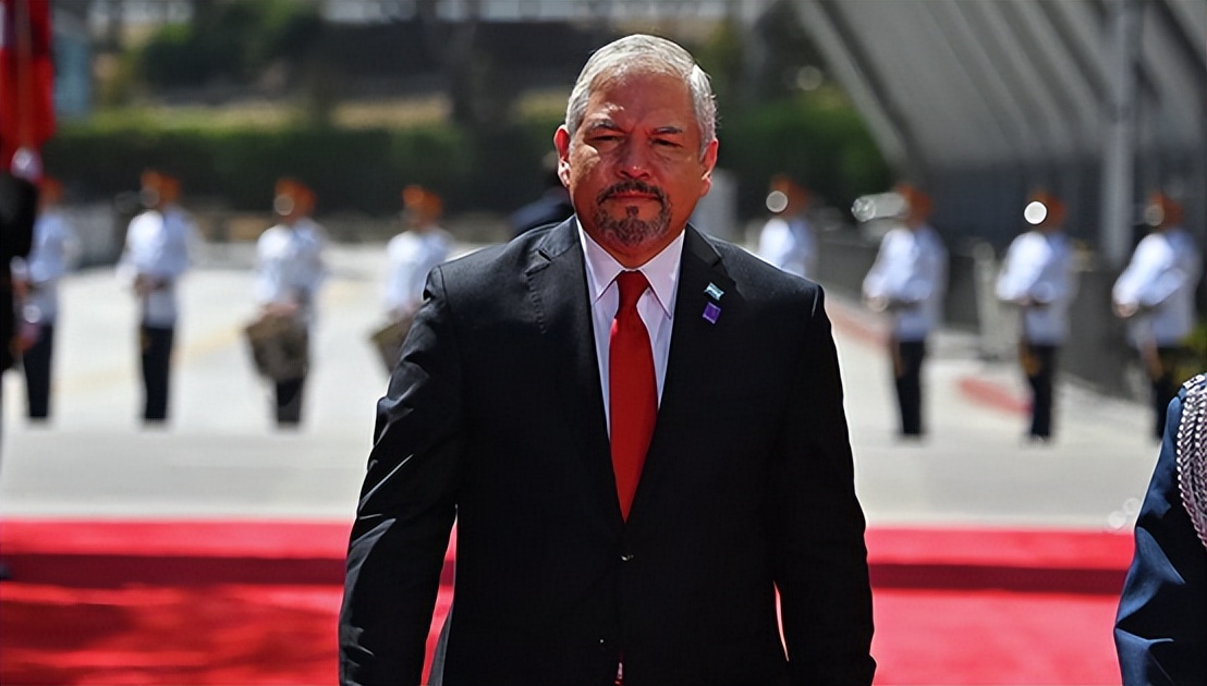 刚和中国实现建交，洪都拉斯立刻寻求中方其投资二百亿美元大项目