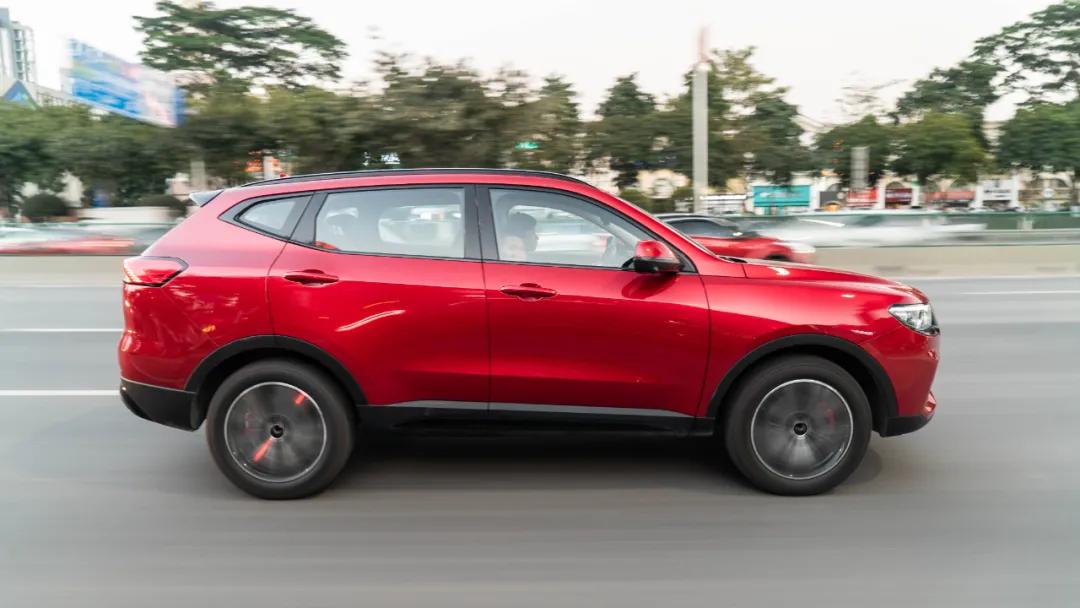 性价比高的家用车推荐哈弗h6,高性价比suv哈弗h61万