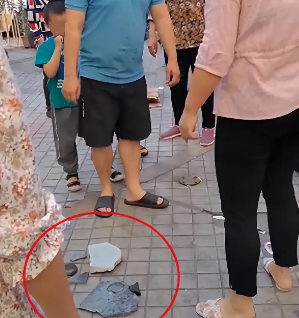 教育小朋友别用手摸门,如何教育孩子不摸电