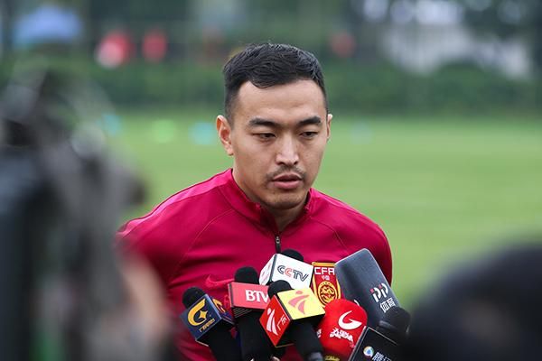 冯潇霆担任过几次国足队长,国足队长冯潇霆谈中国足球