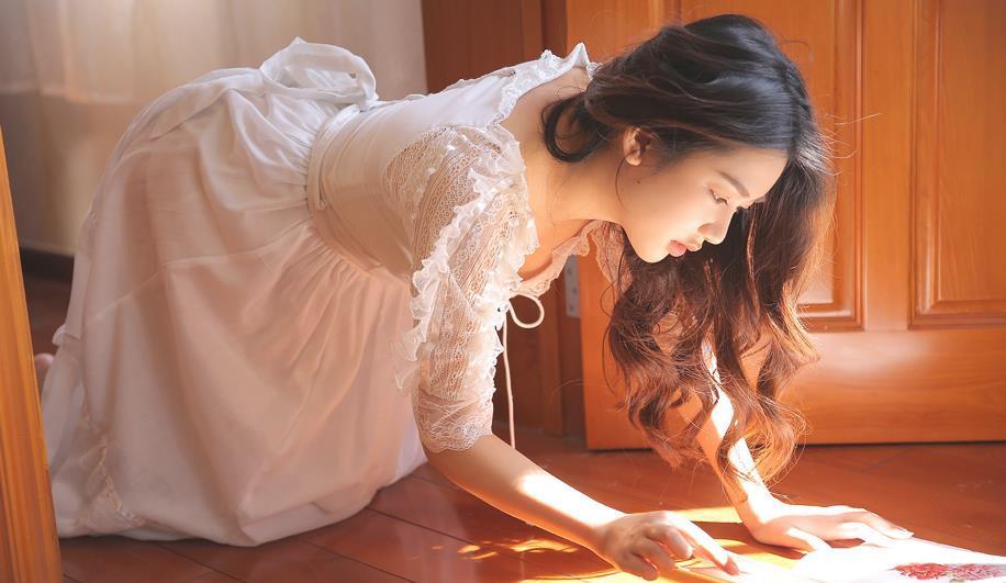 女朋友要说睡觉了怎么高情商回复,女孩问怎么还不睡觉高情商回复