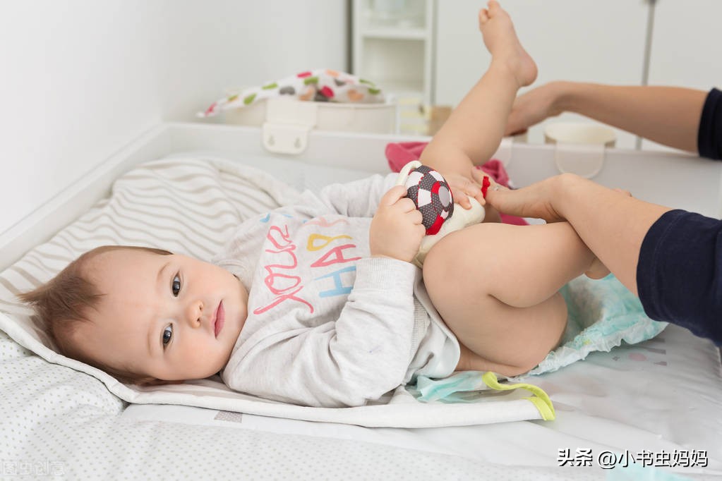 小宝宝四天没拉便便怎么办呢,宝宝几天没大便攒肚便秘一招分清