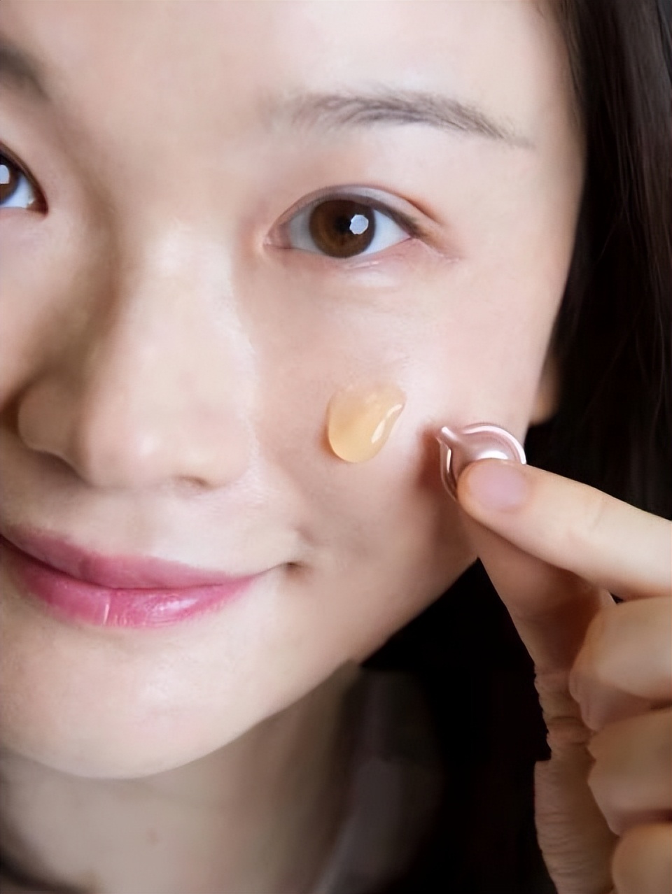 雅诗兰黛和兰蔻的精华怎么选,精华雅诗兰黛和兰蔻哪个更好用