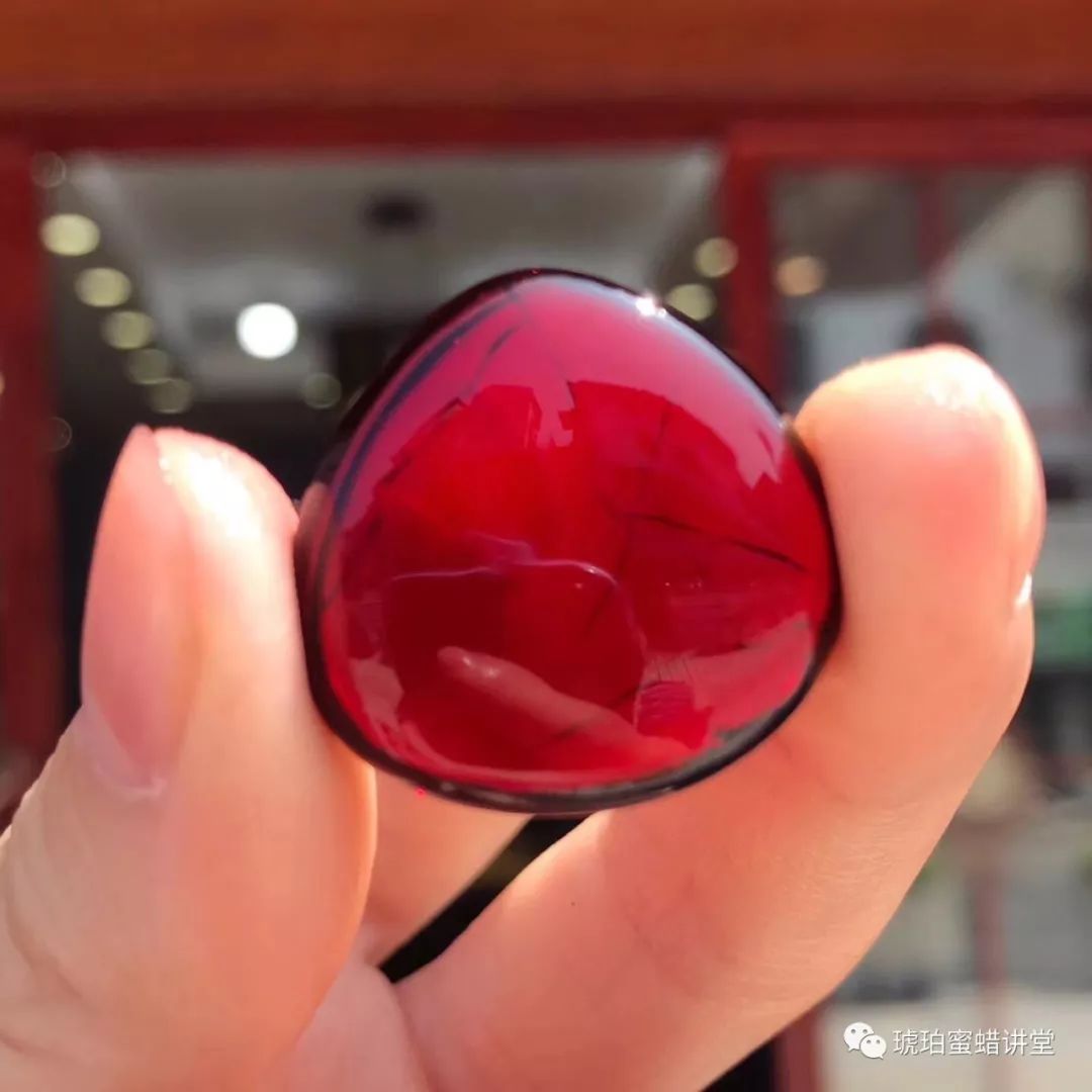 波罗的海琥珀和缅甸琥珀哪个好,墨西哥琥珀和缅甸琥珀