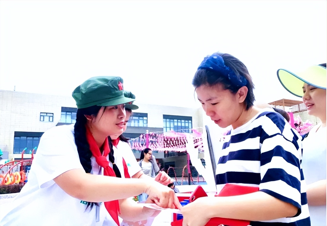 七彩童年活动环创,七彩童年庆六一活动