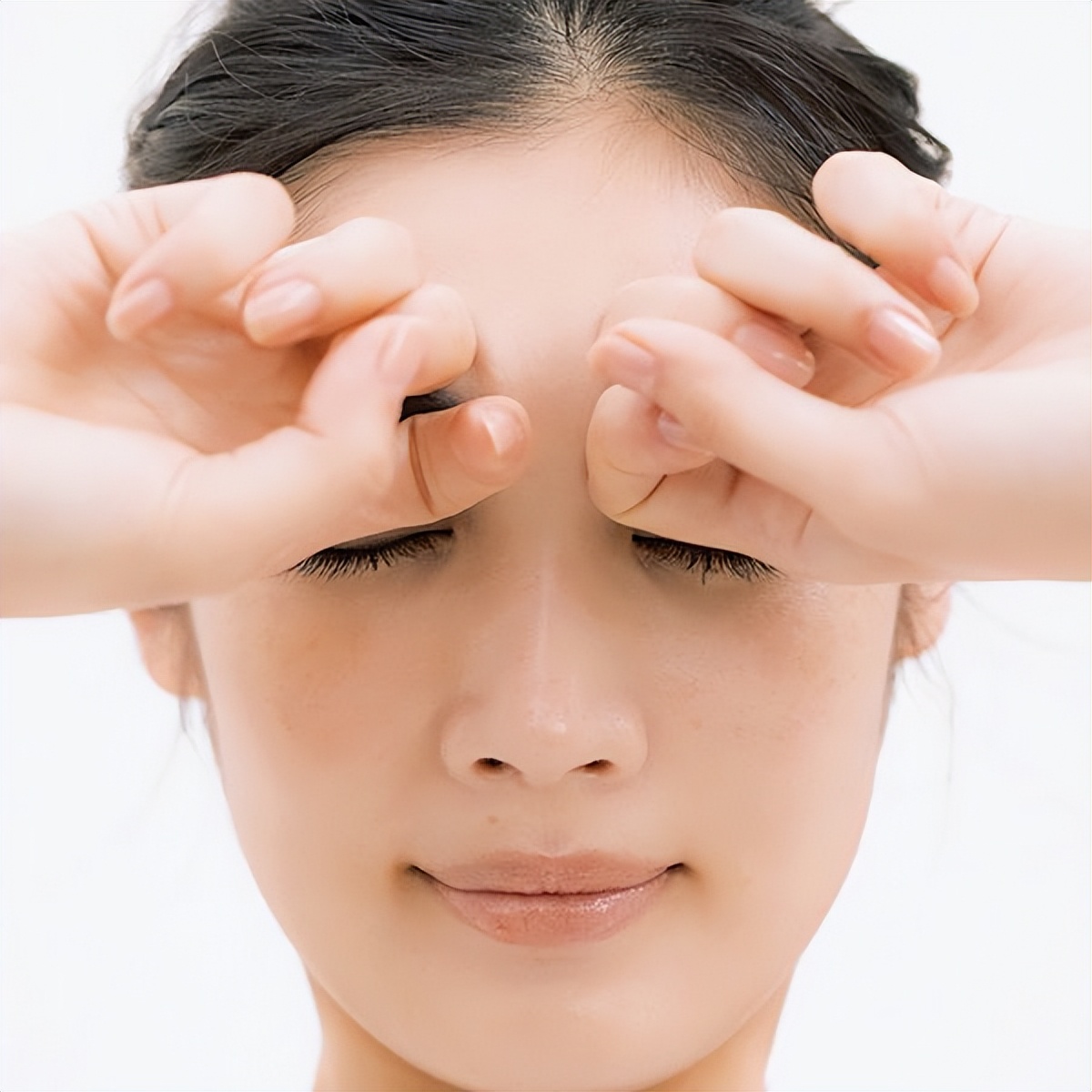 底妆斑驳卡粉不服帖是什么原因,底妆怎么画才会服帖不卡粉斑驳