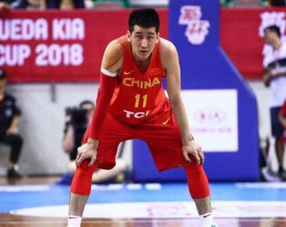 辽宁给刘志轩颁发戒指了吗,辽宁男篮给刘志轩颁发总冠军戒指