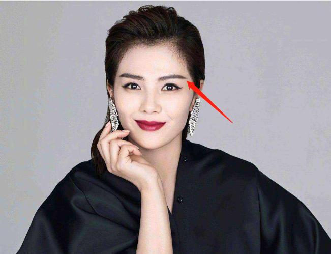 有颧骨的人怎么会显的好看,高颧骨是显老还是显年轻