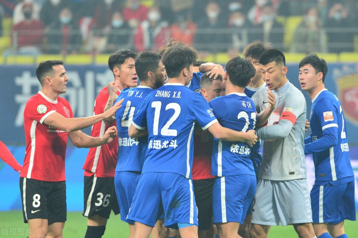 武汉三镇撕破脸！炮轰中国足协，陈戌源震怒，中超豪门面临重罚