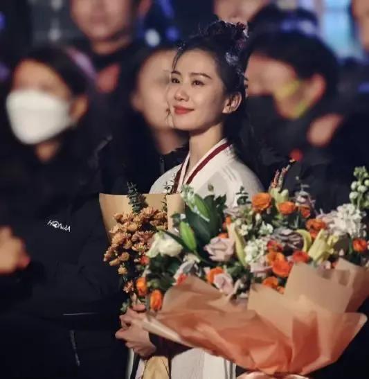 刘亦菲宋轶蓝色礼服,刘亦菲和宋轶谁更美