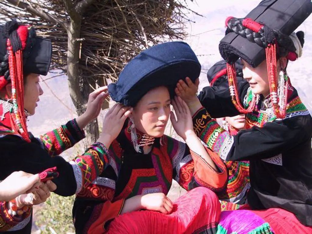 彝族千年传统民俗节日火把节、原生态赶集、幸福火车看凉山摄影团