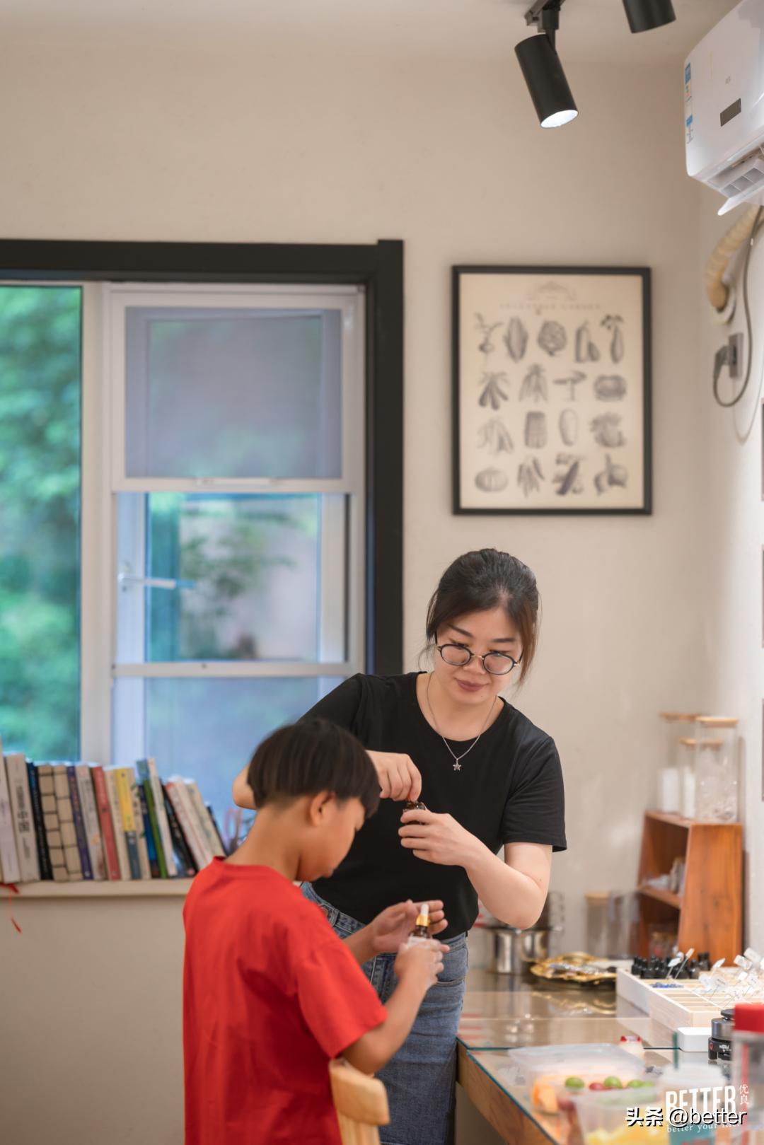 我在这家化石手作店，体验了一把「赌石」的快乐