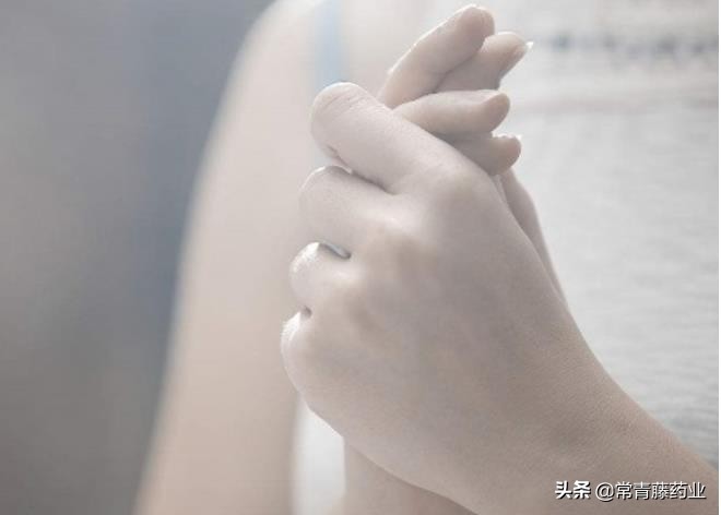 女生月经为啥会浑身冷,女生月经期间莫名冷淡
