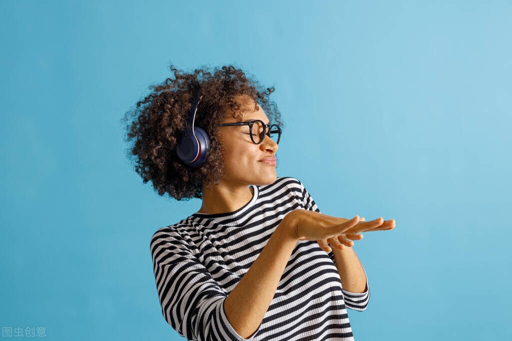 女生必备的几种款式包包,有什么方法增加包包的时尚感