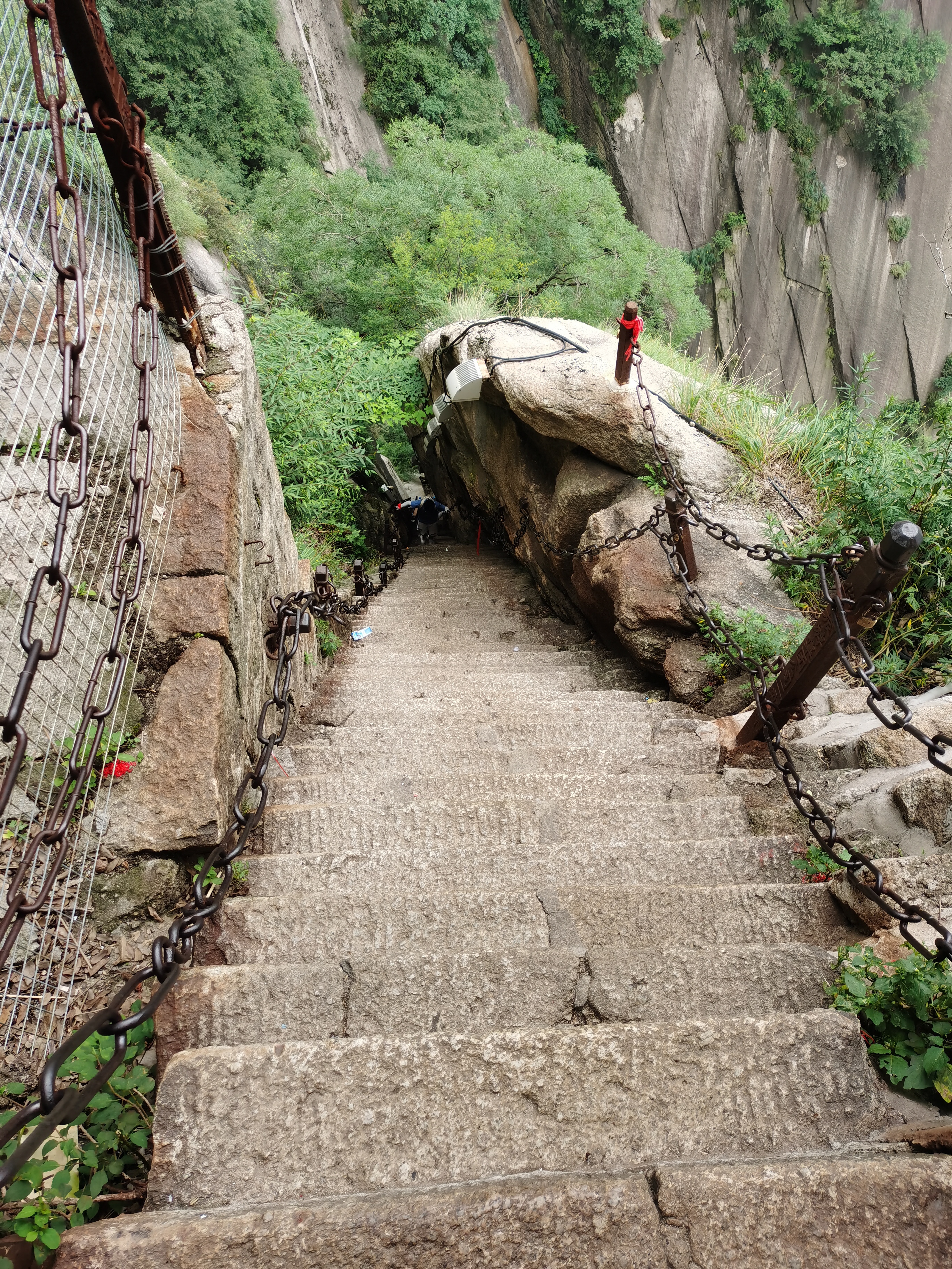 徒步华山悲惨场景,徒步华山要过哪些景观