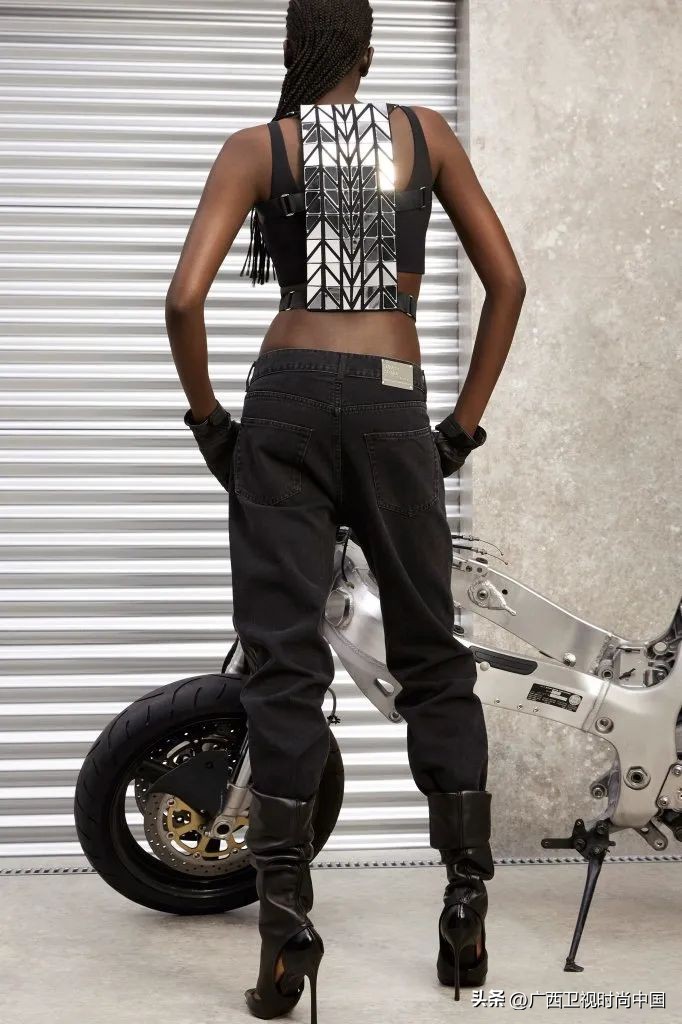 2019春款机车皮衣搭配图,小个子秋冬机车皮衣穿搭