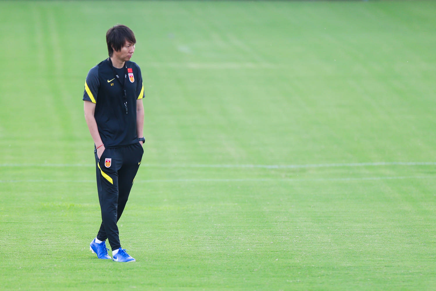 李霄鹏接替李铁任国足主帅发布会,李霄鹏接替李铁任国足主帅