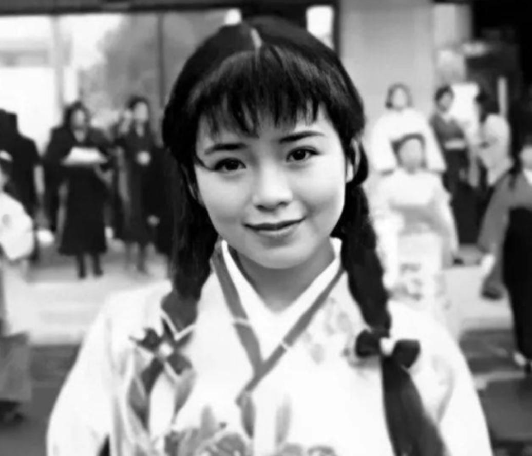 主持人朱迅哽咽痛哭,主持人朱迅和婆婆一起同台