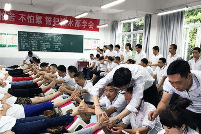 陕西农村娃靠“脚”年赚76亿，政府为它设修脚扶贫，他如何做的？