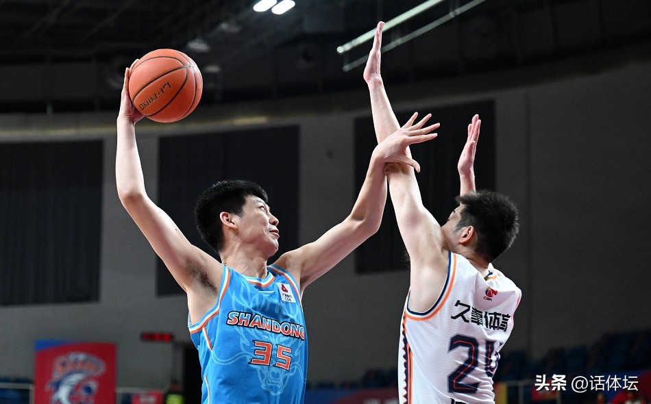 陷球队于危险境地！篮球名记和CBA主帅怒不可遏：这些人没有未来