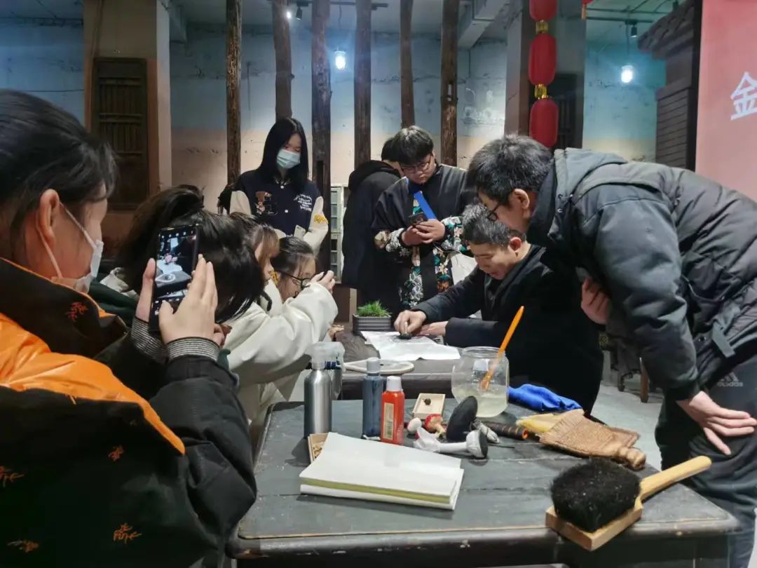 拓古传心—樊城记忆生活馆金石鉴赏传拓课堂魅力四射！