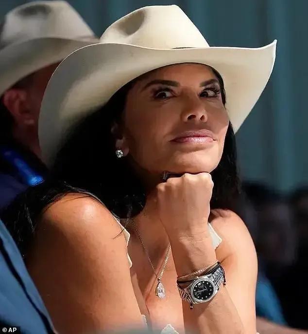 擅长和成功男士互动的淘金者，精通斩男术的首富情人桑切斯上位史