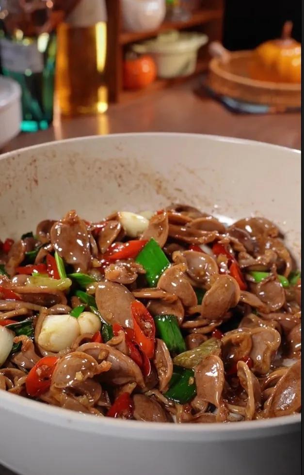 辣炒鸡胗鲜香麻辣特别开胃下饭,鸡胗炒酸豆角怎么炒又脆又好吃