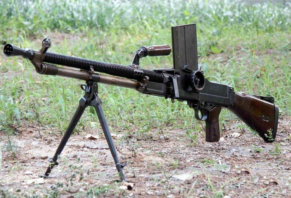 装弹量100发机枪,通用机枪最多能连续打多少发子弹