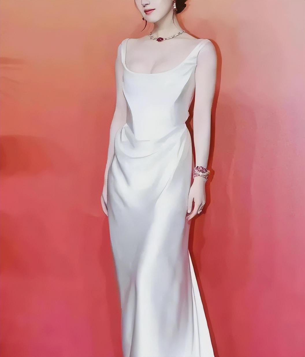 神仙姐姐“内衣照”被骂上热搜：难道她的胸，碍了谁的眼了？